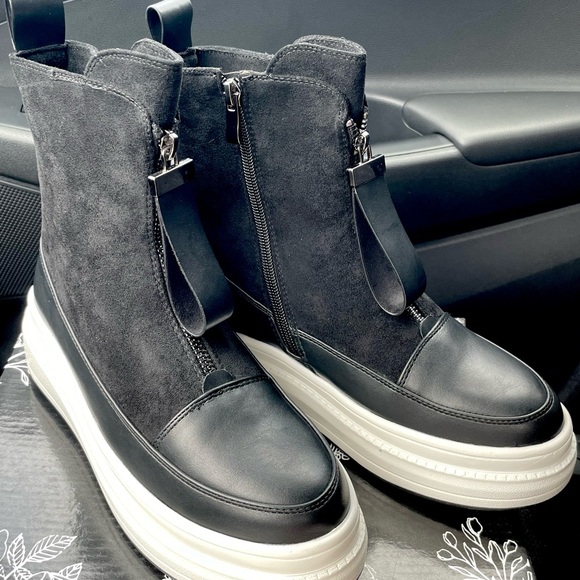 Atalina Shoes - ❤️ NEW Cute Black Color Pair Boots